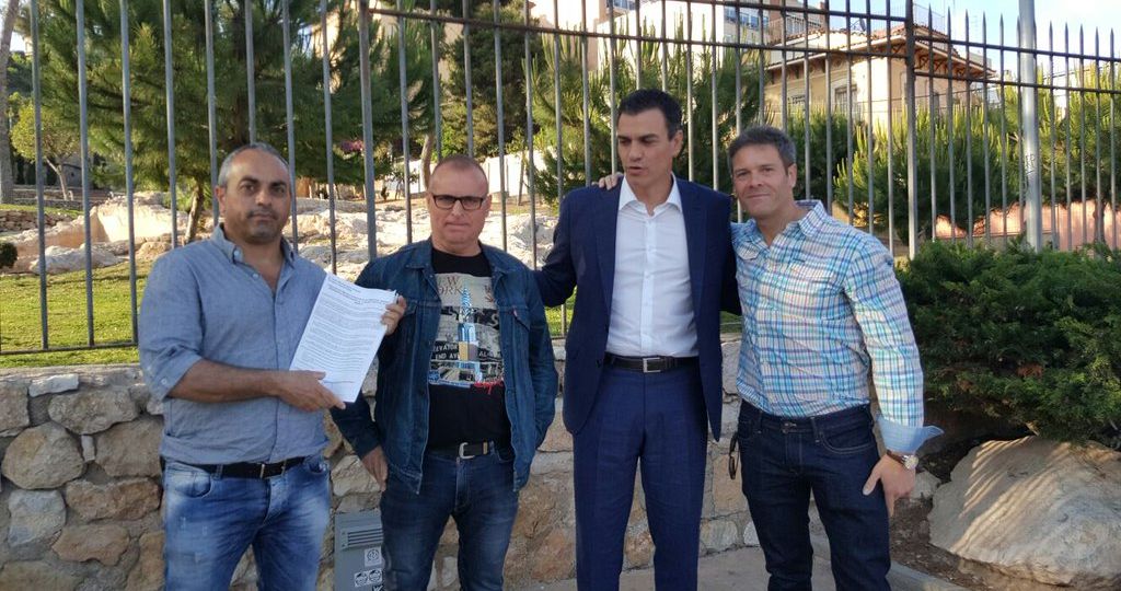 foto lliurament comunicat Pedro Sánchez