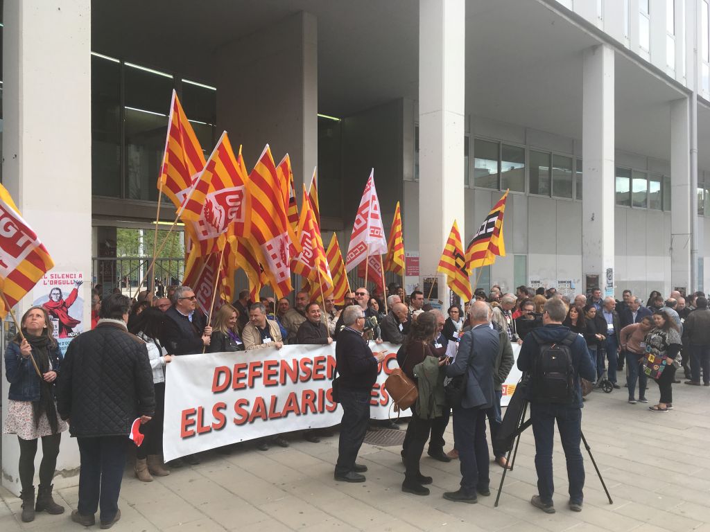Concentració #UGTTarragona i #CCOOTarragona pel desbloqueig de la negociació col·lectiva i contra la precarietat laboral #alcarrer23m