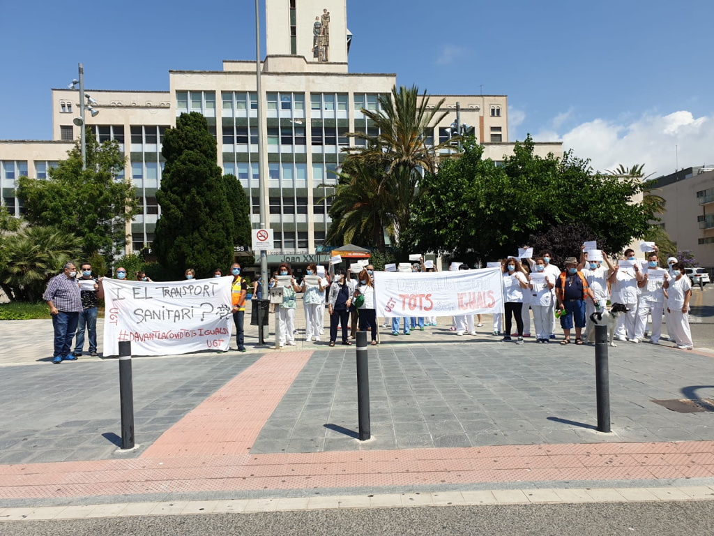 LA UGT HA CONVOCAT CONCENTRACIONS DAVANT DELS CENTRES SANITARIS PER DENUNCIAR EL CLASSISME DE LES COMPENSACIONS ECONÒMIQUES DEL GOVERN PER AL PERSONAL DEL SISTEMA PÚBLIC DE SALUT